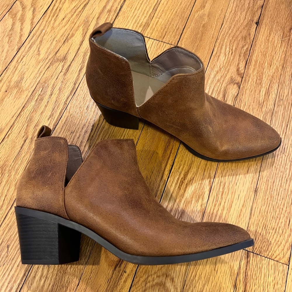 Journee - Lola Cut Out Ankle Bootie Faux Suede: Women’s 7.5